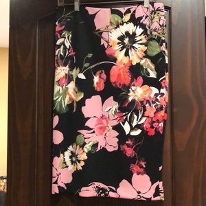 Floral pencil skirt. Medium